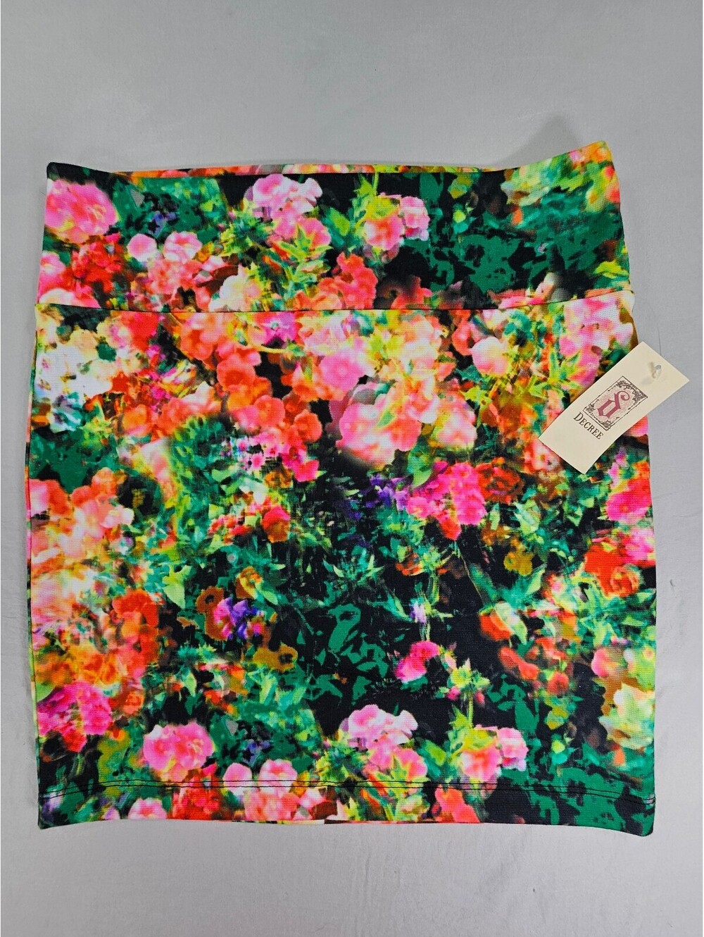 Decree Floral Print Skirt. Size Large. NWT